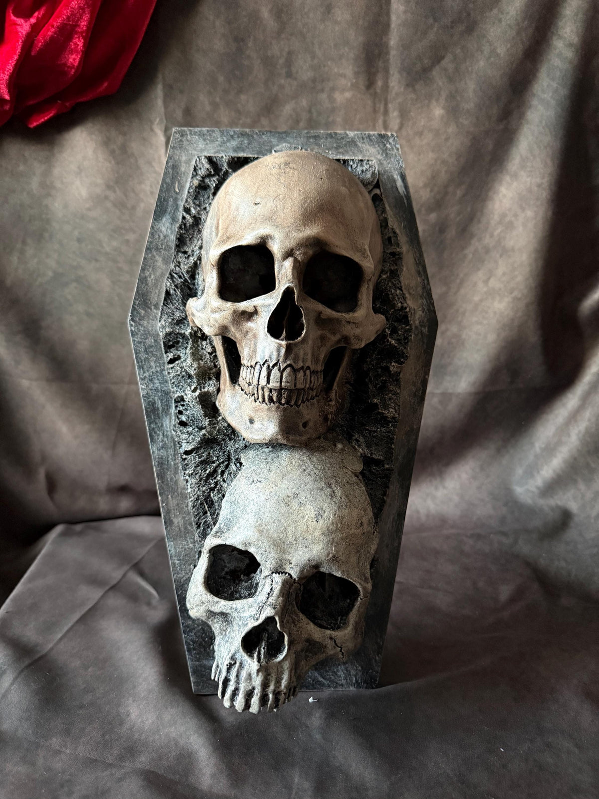 Gothic Wall Art, Coffin-shaped Skull Wall Art, Gothic Plaque, Haunted House Decor