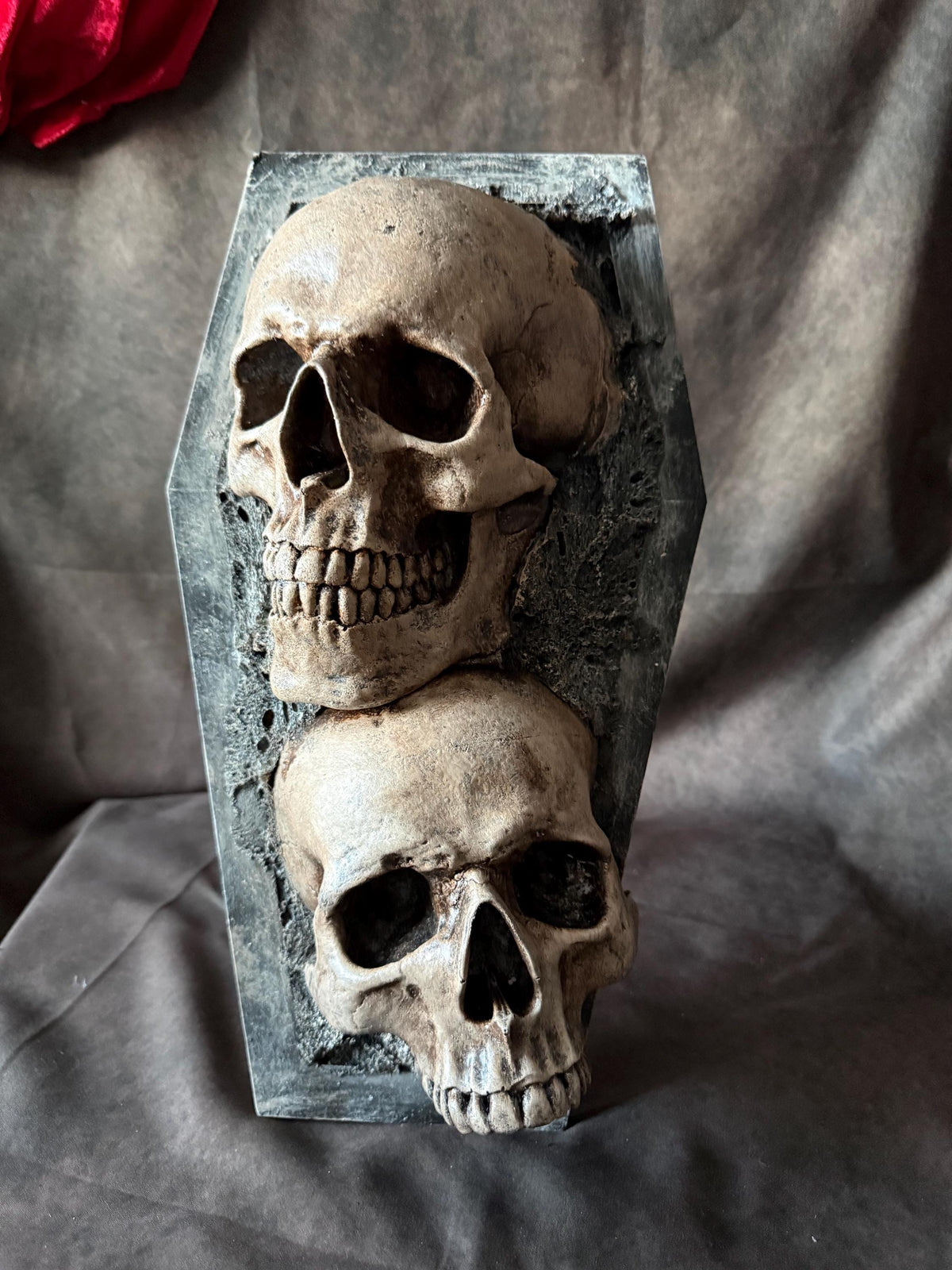 Gothic Wall Art, Coffin-shaped Skull Wall Art, Gothic Plaque, Haunted House Decor