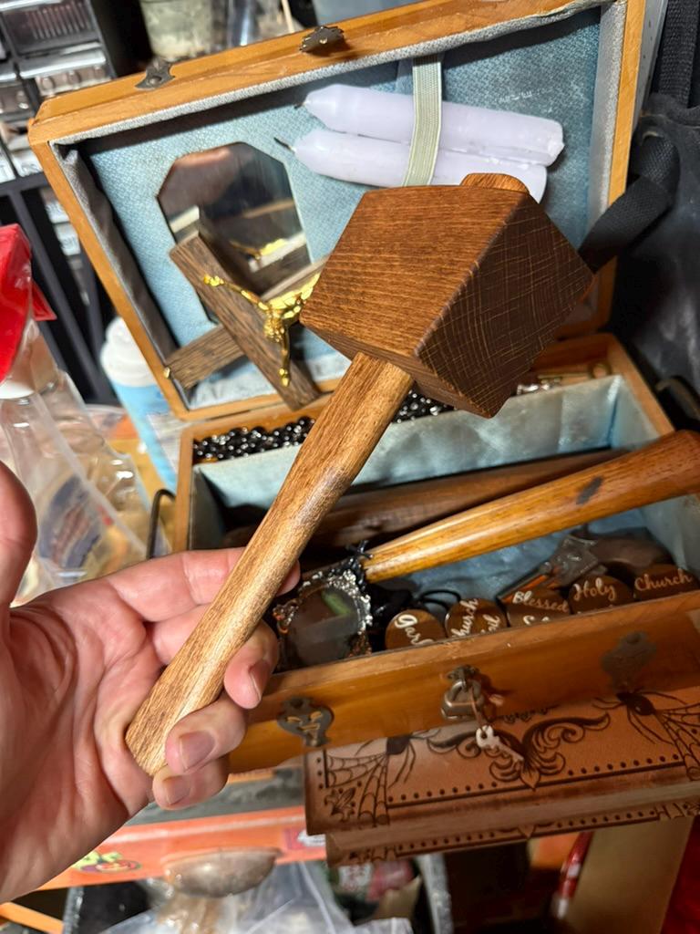 Vampire Stake & Mallet Set – Wooden Vampire Hunting Kit Accessory – Gothic Halloween Decor – Horror Prop